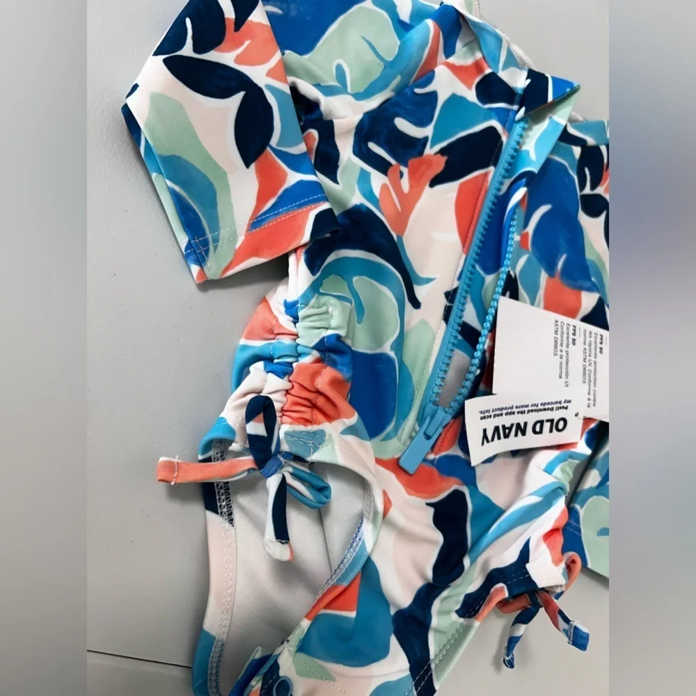 OLD NAVY BABY SWIMSUIT SIZE 0-3M